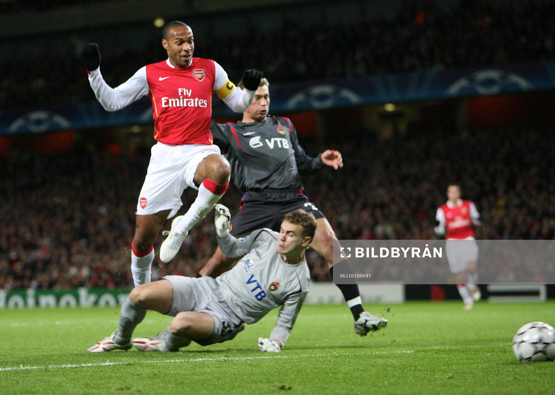 Thierry Henry, Arsenal skjuter förbi Igor Akinfeev,