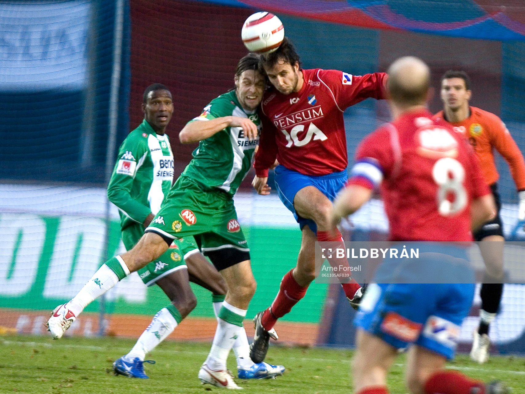 Helgi Danielsson, Öster, i nickduell framför