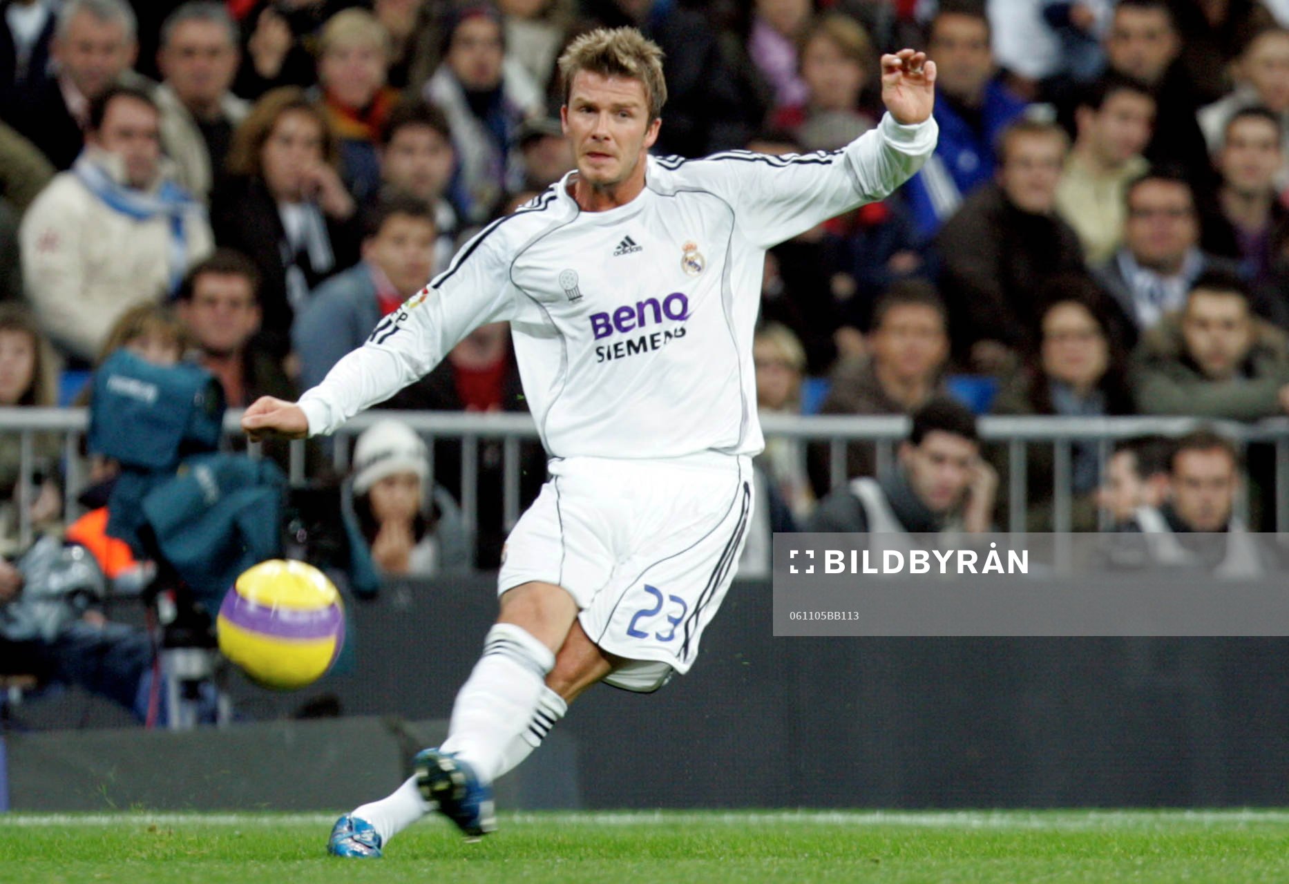 David Beckham, Real Madrid, lägger en frispark
