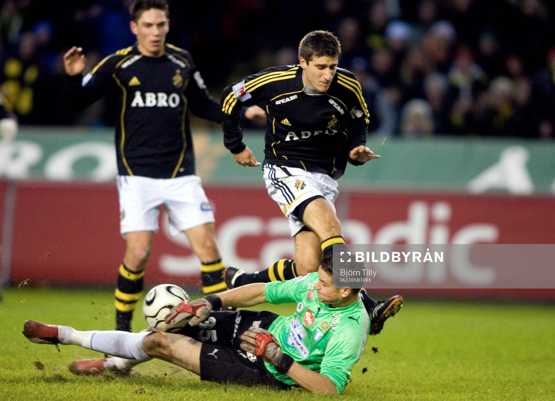 Gabriel Özkan, AIK och Jonas Sandqvist, målvakt, Malmö
