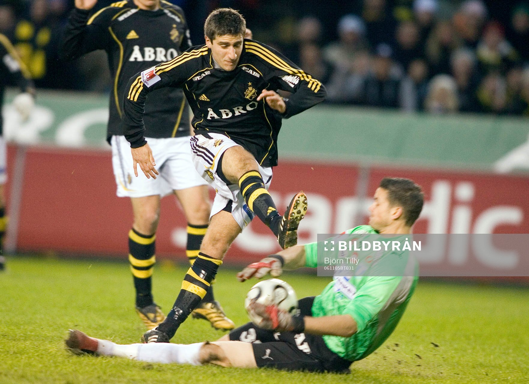 Gabriel Özkan, AIK och Jonas Sandqvist, målvakt, Malmö