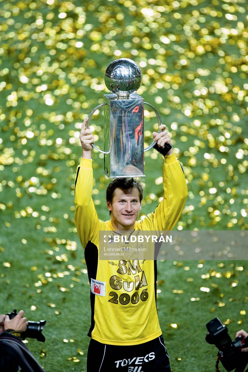 Guldjubel, Daniel Mobaeck med Lennart Johanssons pokal.