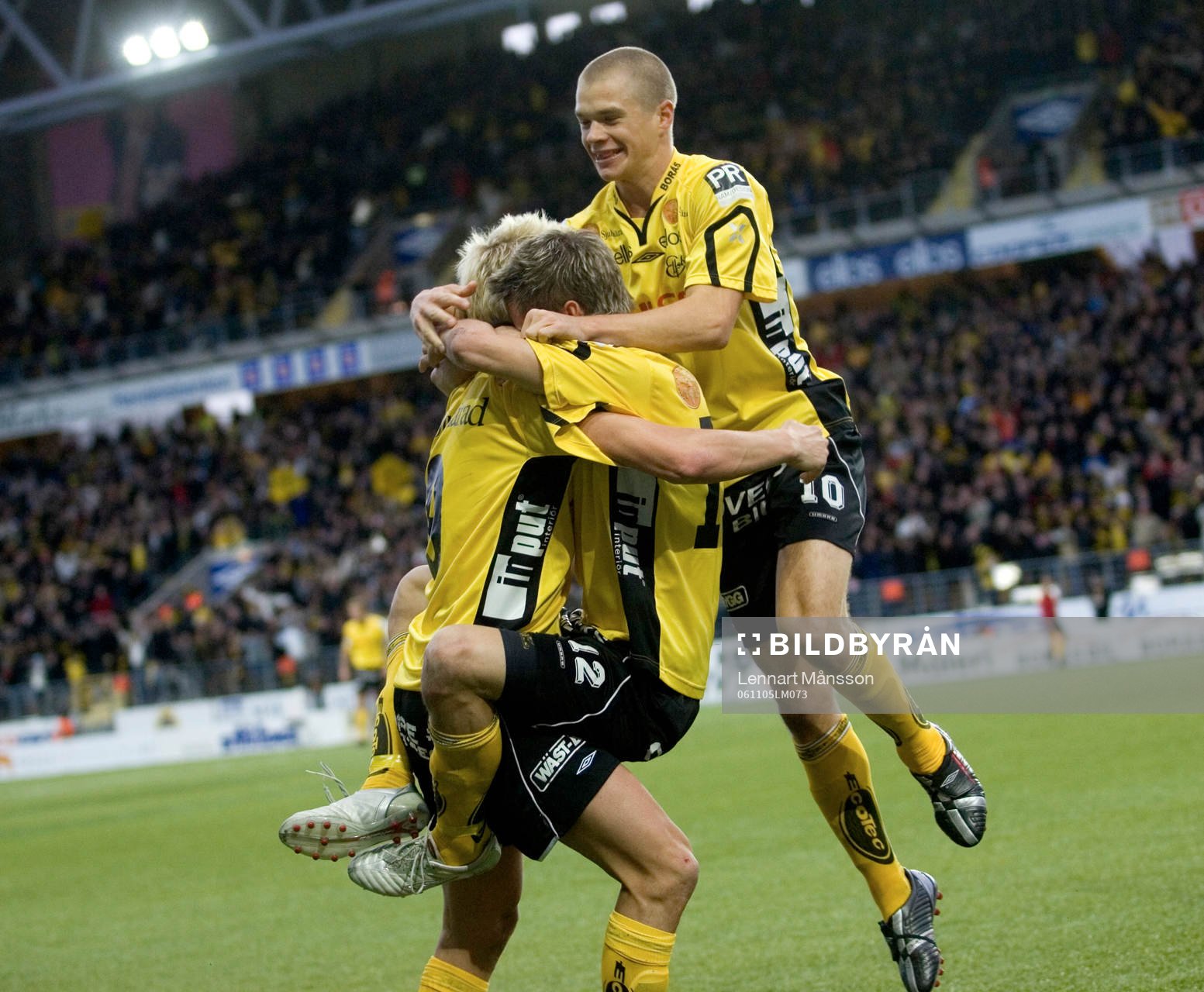 1-0, guldjubel Mathias Svensson och Joakim Sjöhage. och