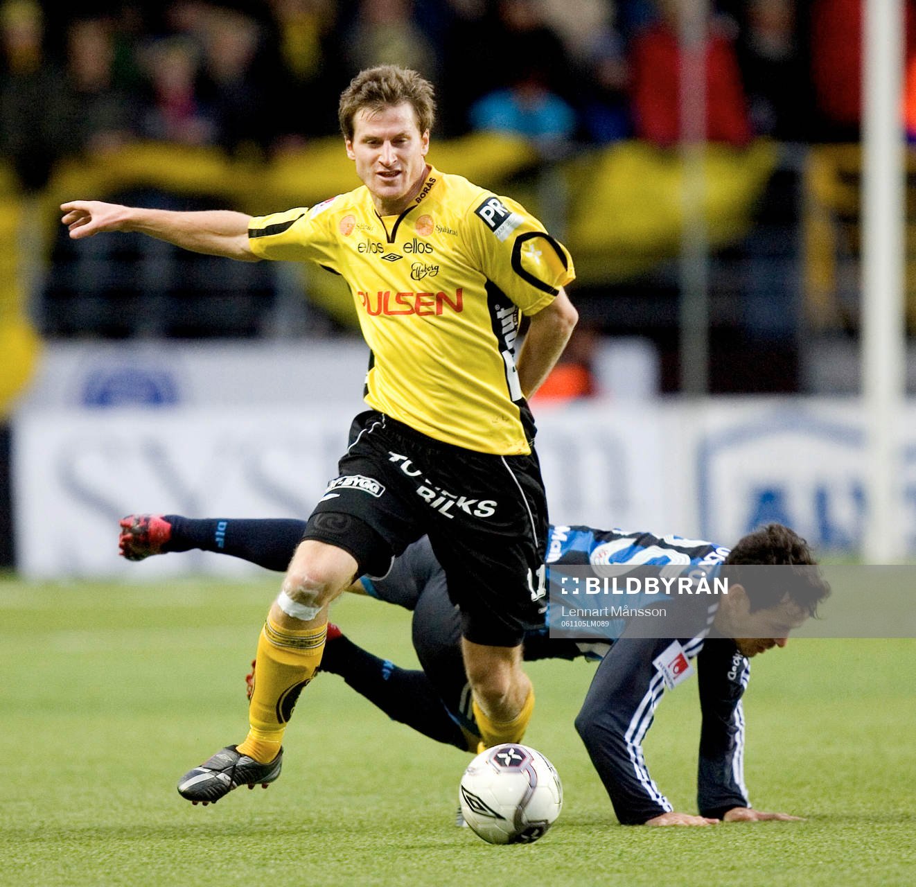 Daniel Mobaeck stormar fram, Djurgården faller
