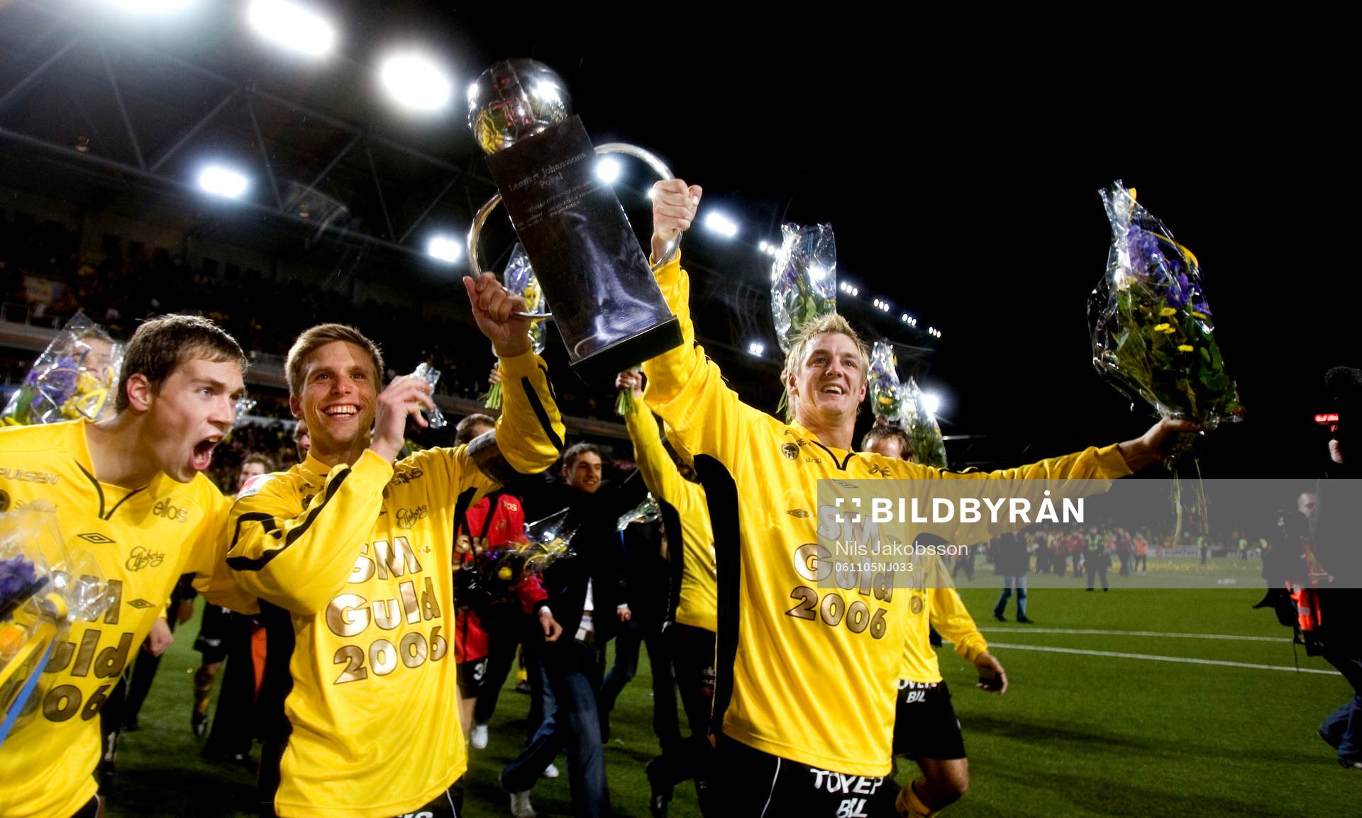  Anders Svensson och Mathias Svensson jublar efter SM-Guld. Svenska Mästare, guld, pokal.