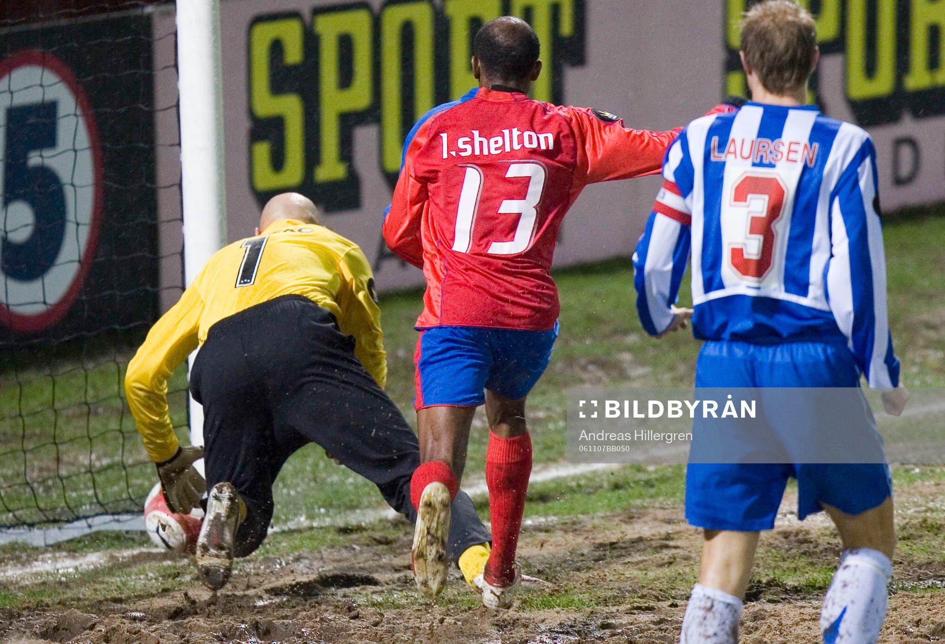 Luton Shelton och Arek Onyszko, målvakt