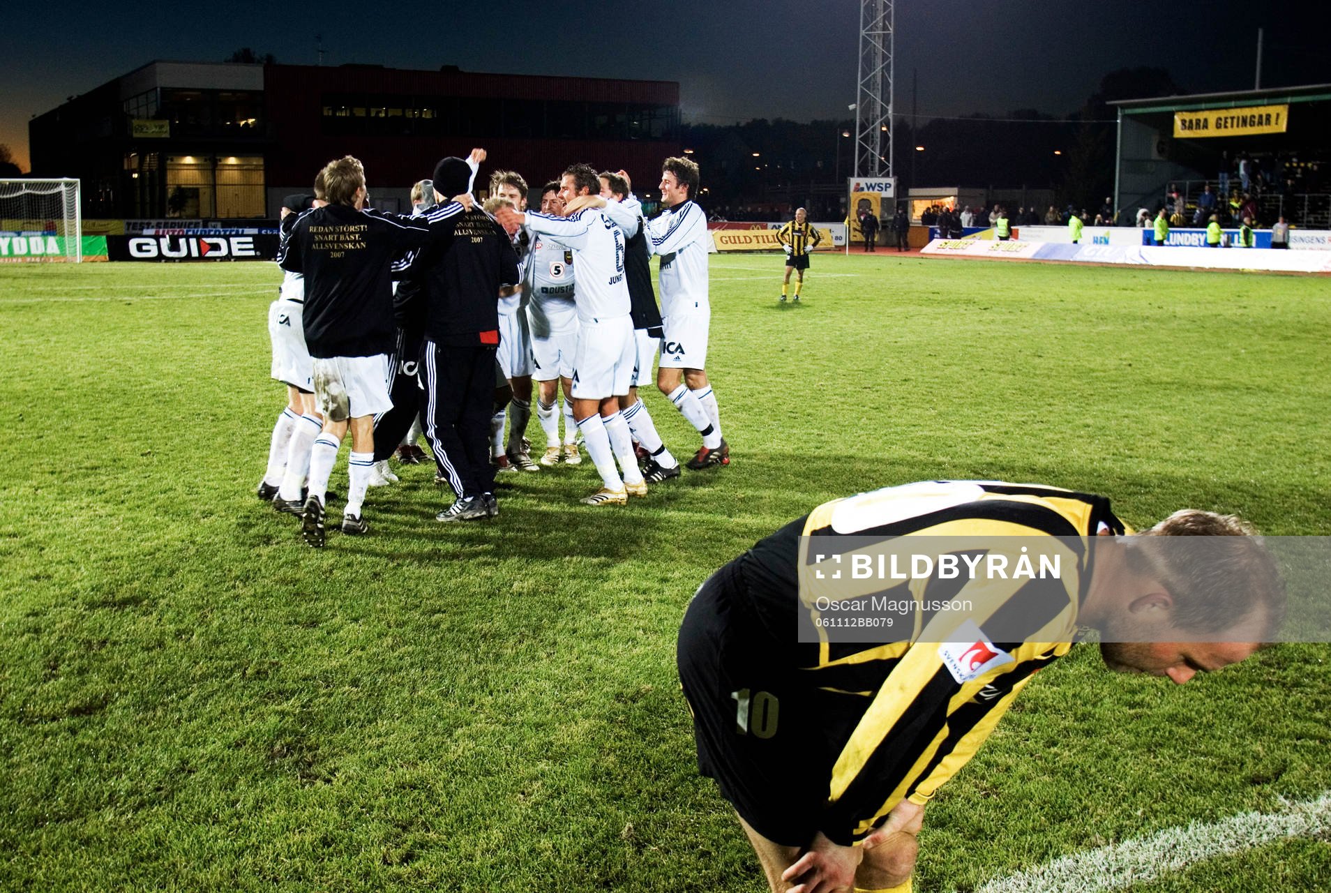 Brommapojkarna, jubel, klara för allsvenskan. Häcken, depp
