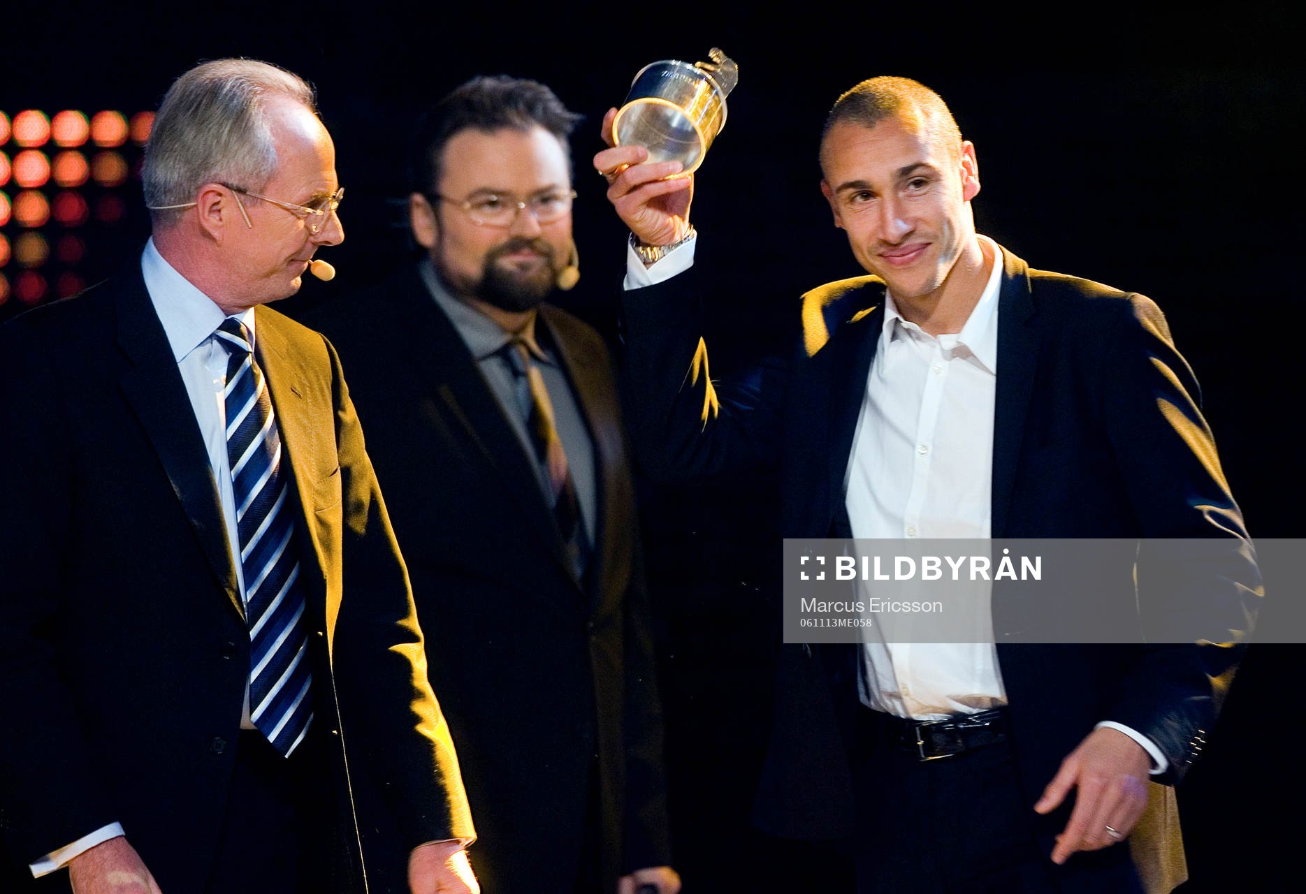 Henrik Larsson tar emot pris för tidernas mål av