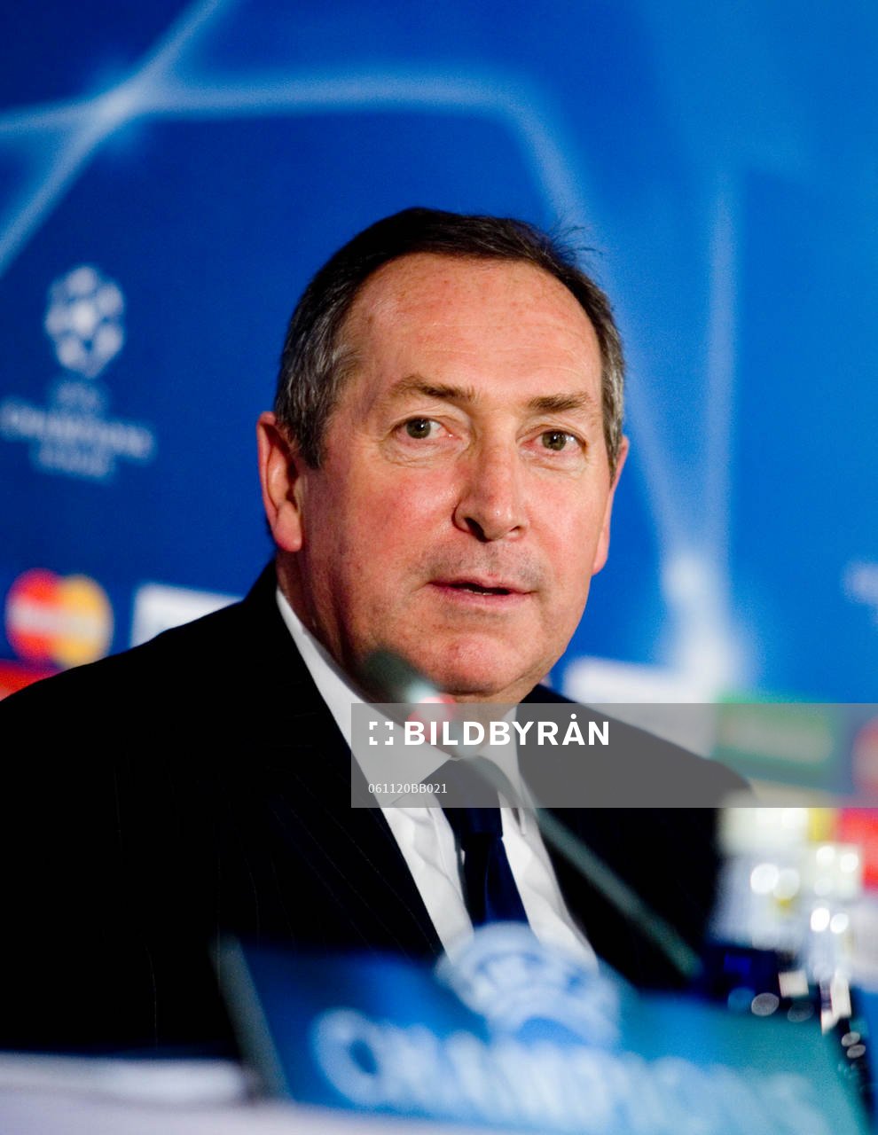 Fotboll, Gérard Houllier, tränare Lyon på presskonferens