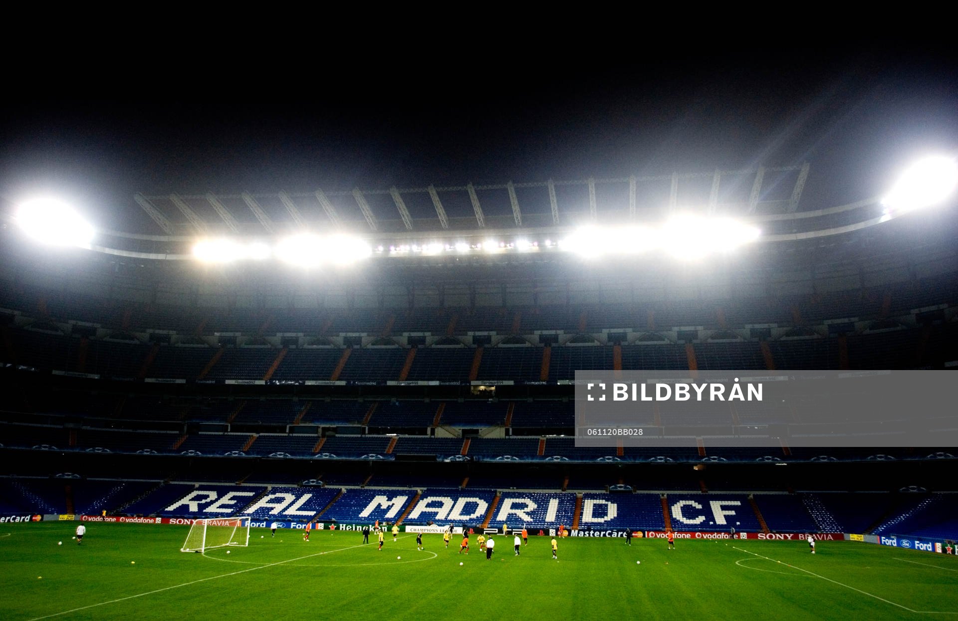 Fotboll, Lyon tränar på Santiago Bernabeu stadion i