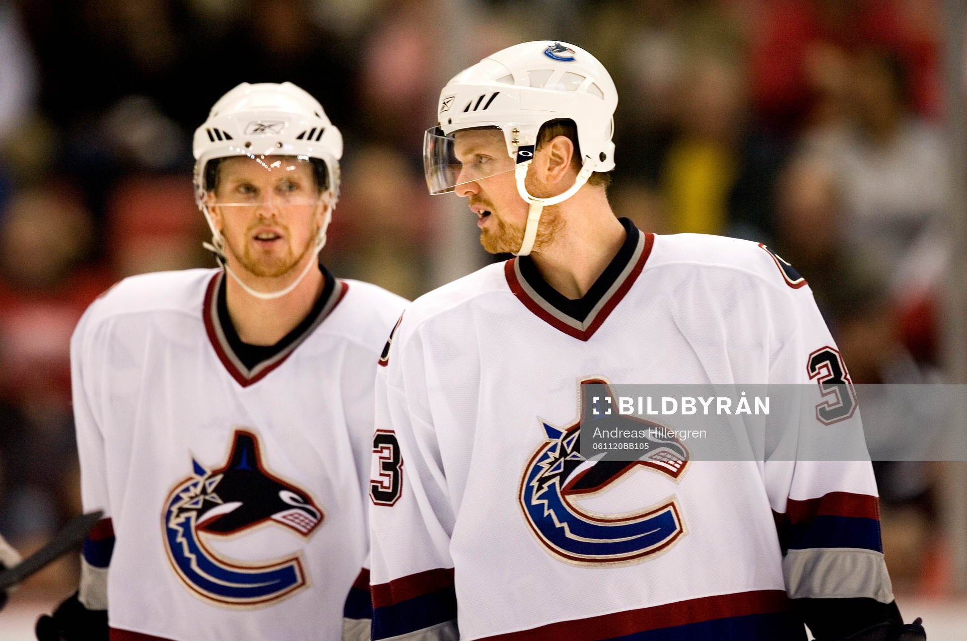 Daniel Sedin och Henrik Sedin (i förgrunden)