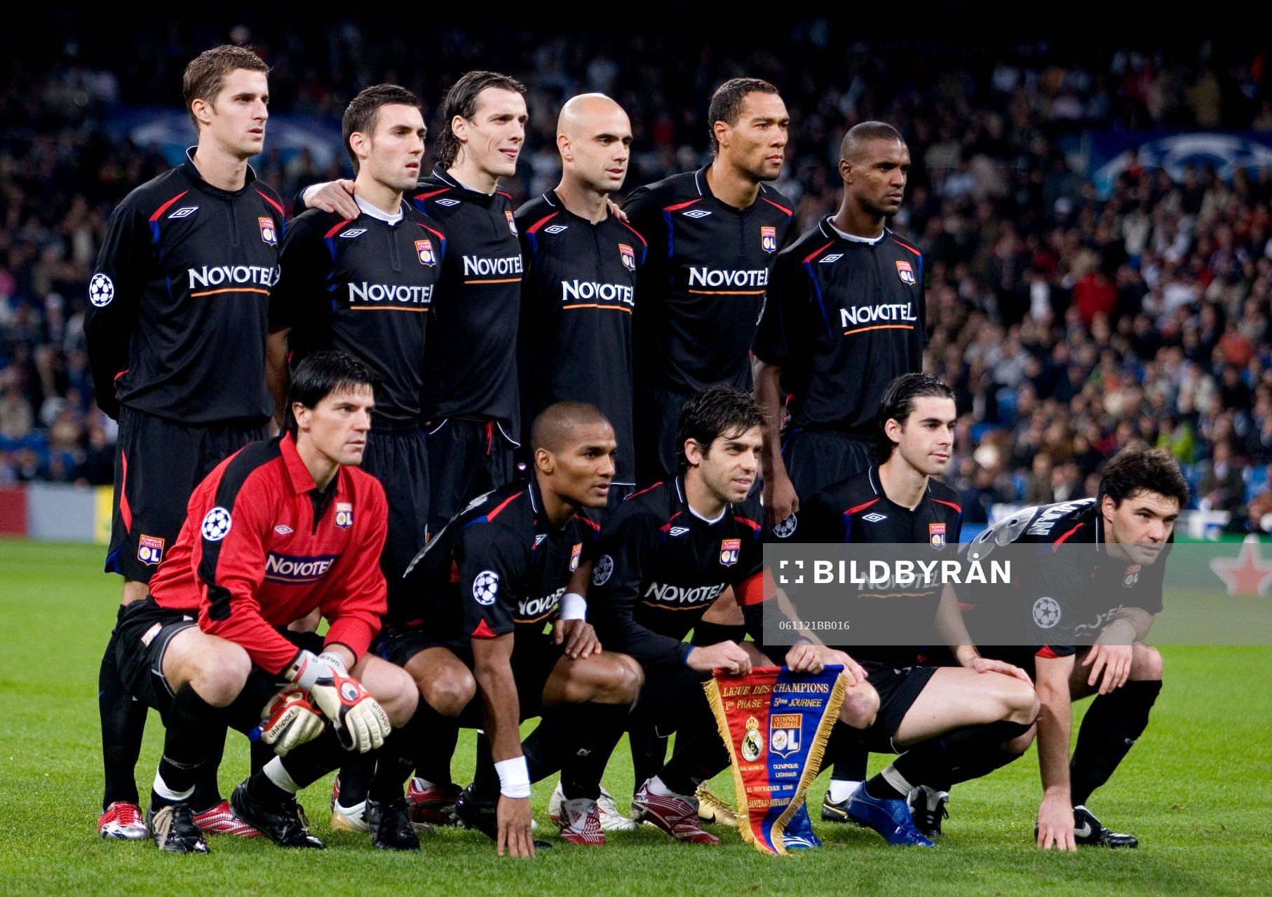Fotboll, Champions League, lagbild Lyon, med bla Juninho,