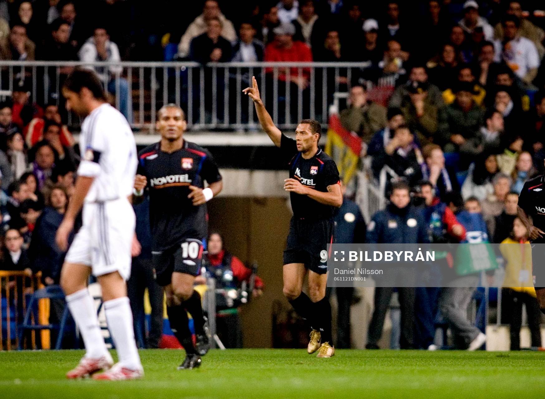 Fotboll, Champions League, Real Madrid  - Lyon: John Carew, Lyon gjorde 1-0 (jubel)
