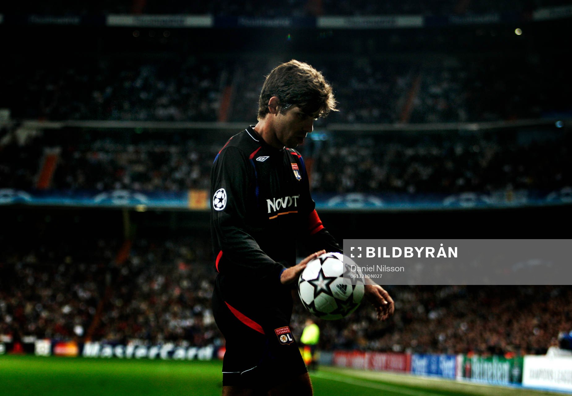 Juninho, Lyon, med Santiago Bernabeu Stadion i bakgrunden