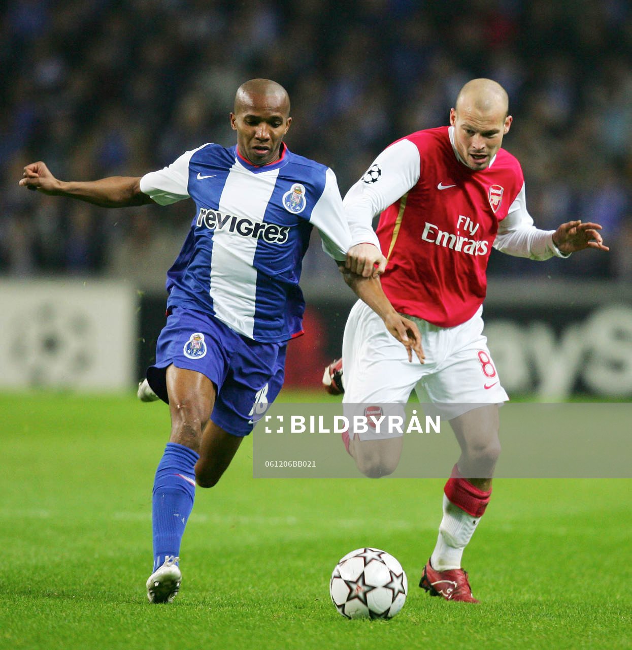  Fredrik Ljungberg, Arsenal och Paulo Assuncao, Porto.