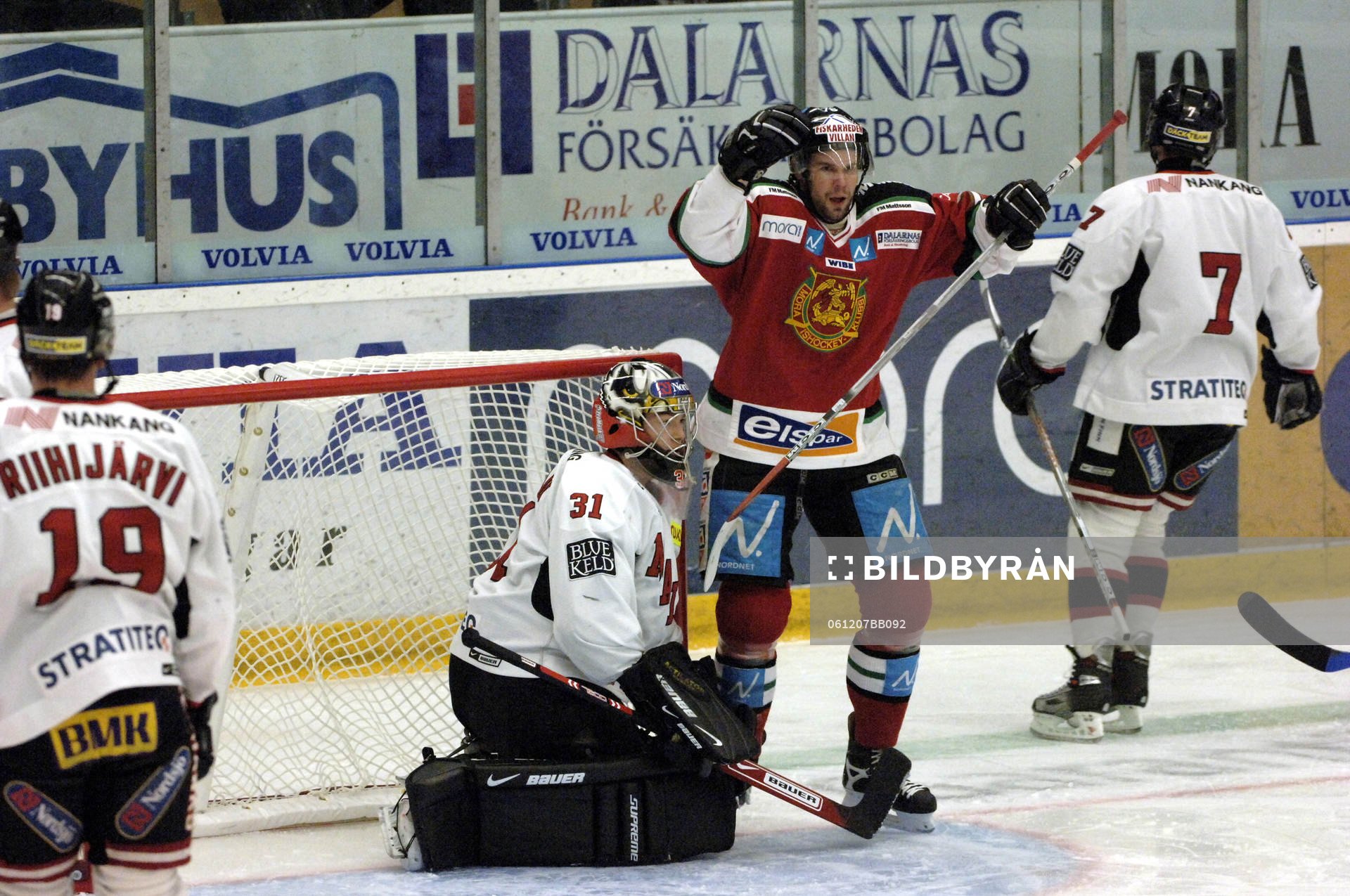 Mikael Simons, Mora har gjort 1-0. Gustaf Wesslau,
