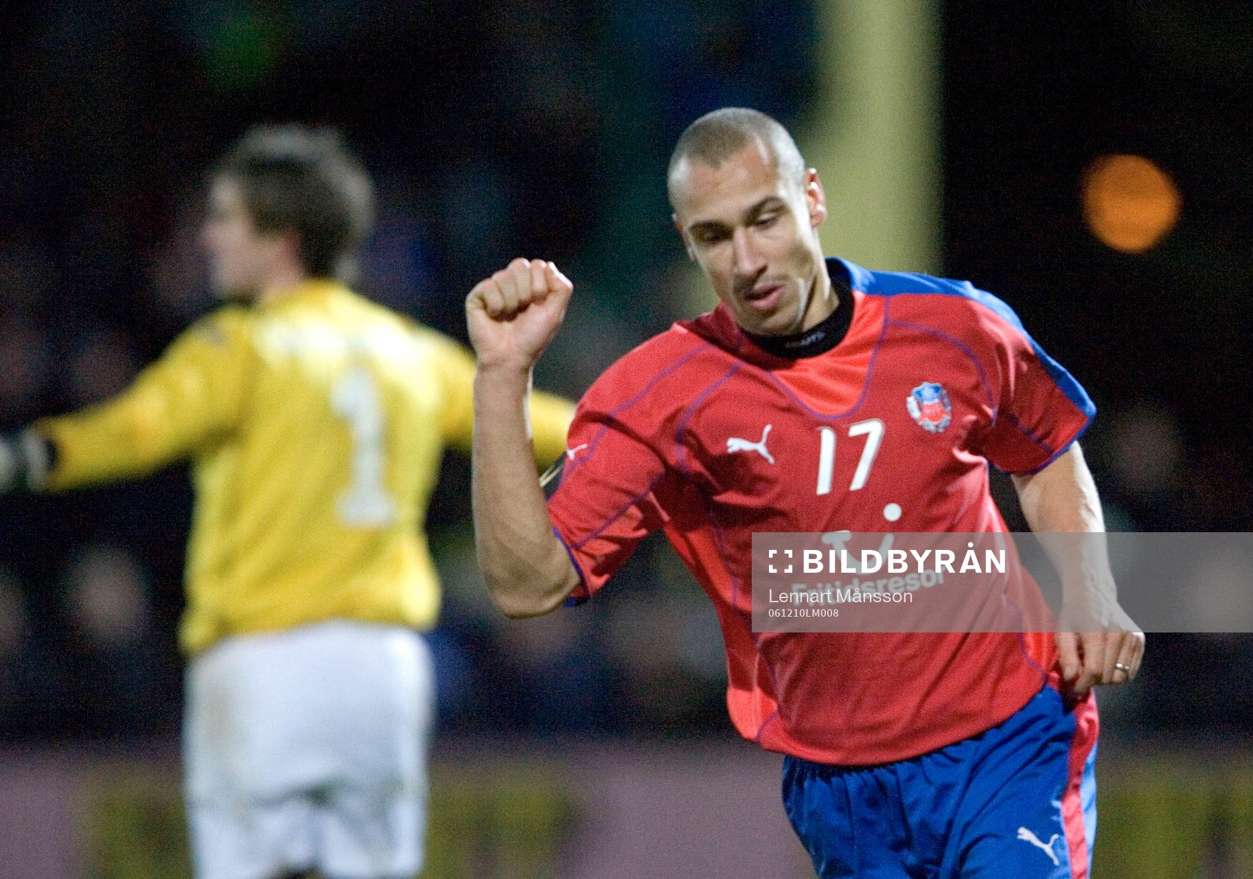 2-2, Henrik Larsson, Helsingborg har kvitterat och jublar.