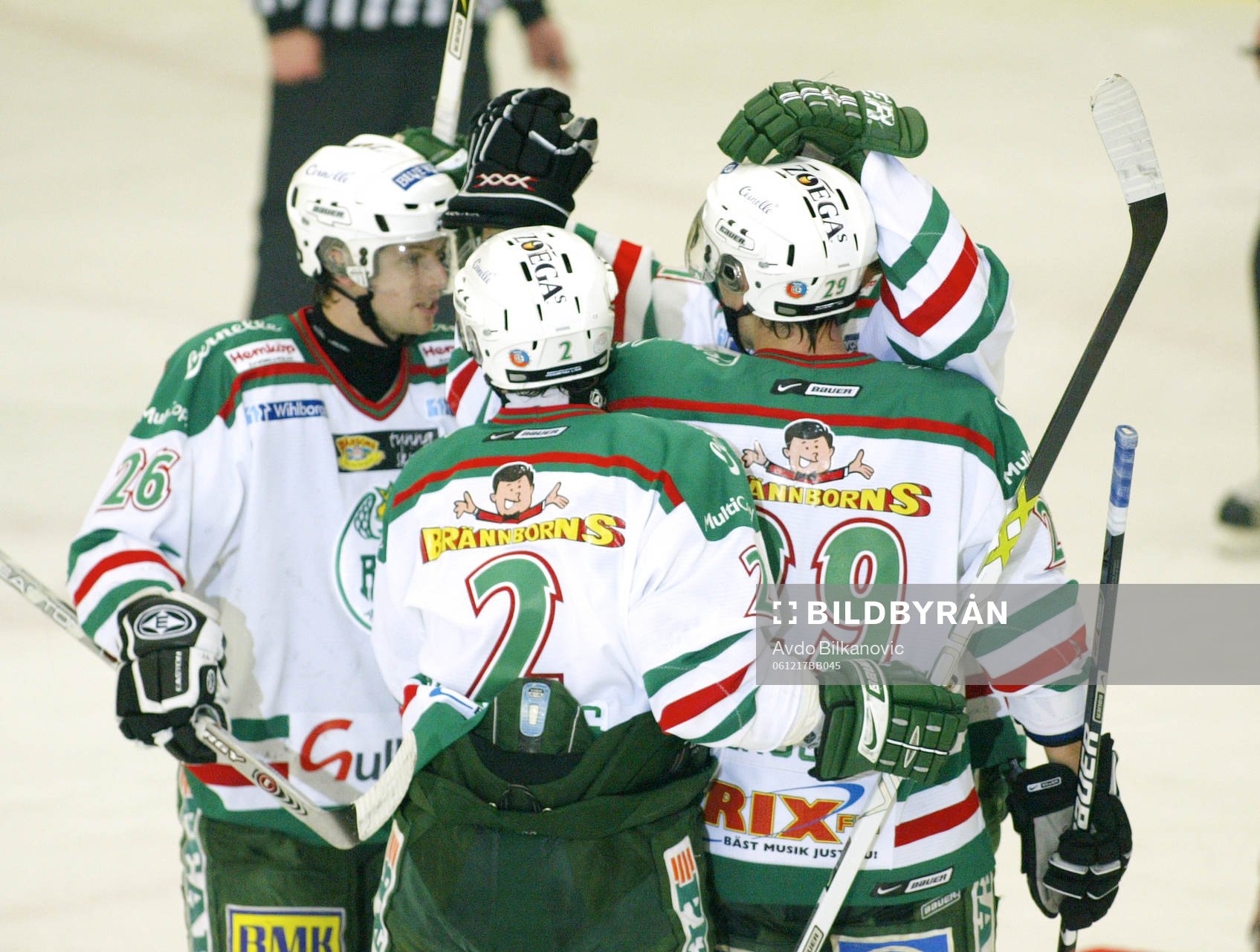 Ola Svanberg, Jacob Johansson gratulerar Martin Johansson,