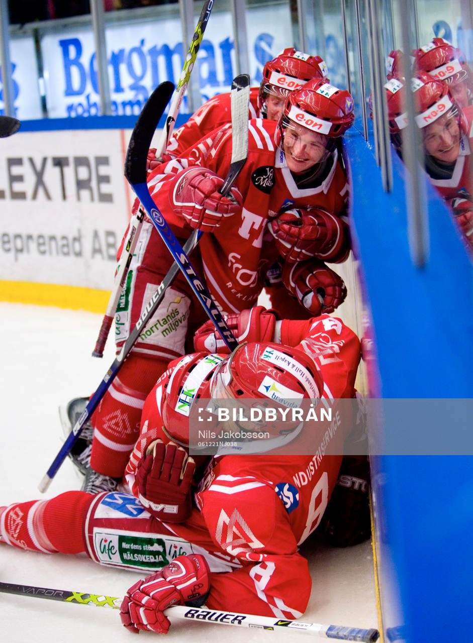 Anton Strålman med kompisar, jubel