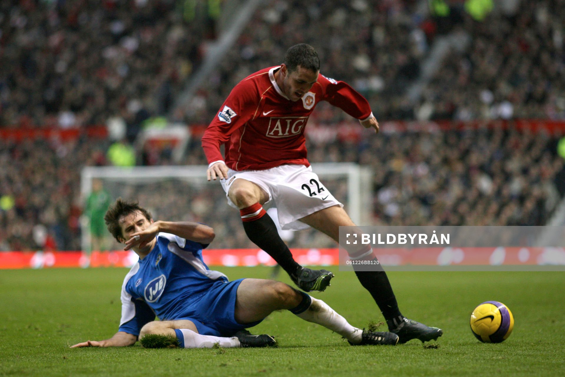 Kevin Kilbane, Wigan och John O'Shea, Manchester United