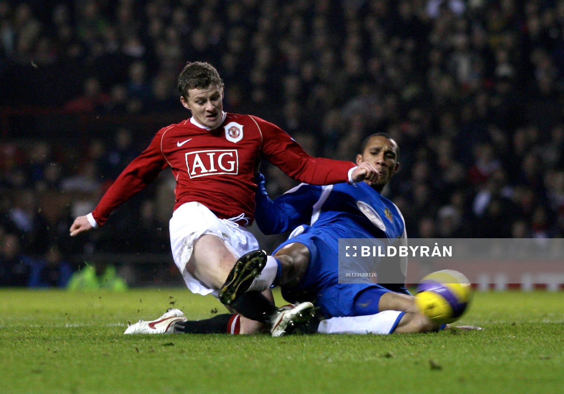  Ole Gunnar Solksjaer, Manchester United och Fitz Hall, Wigan
