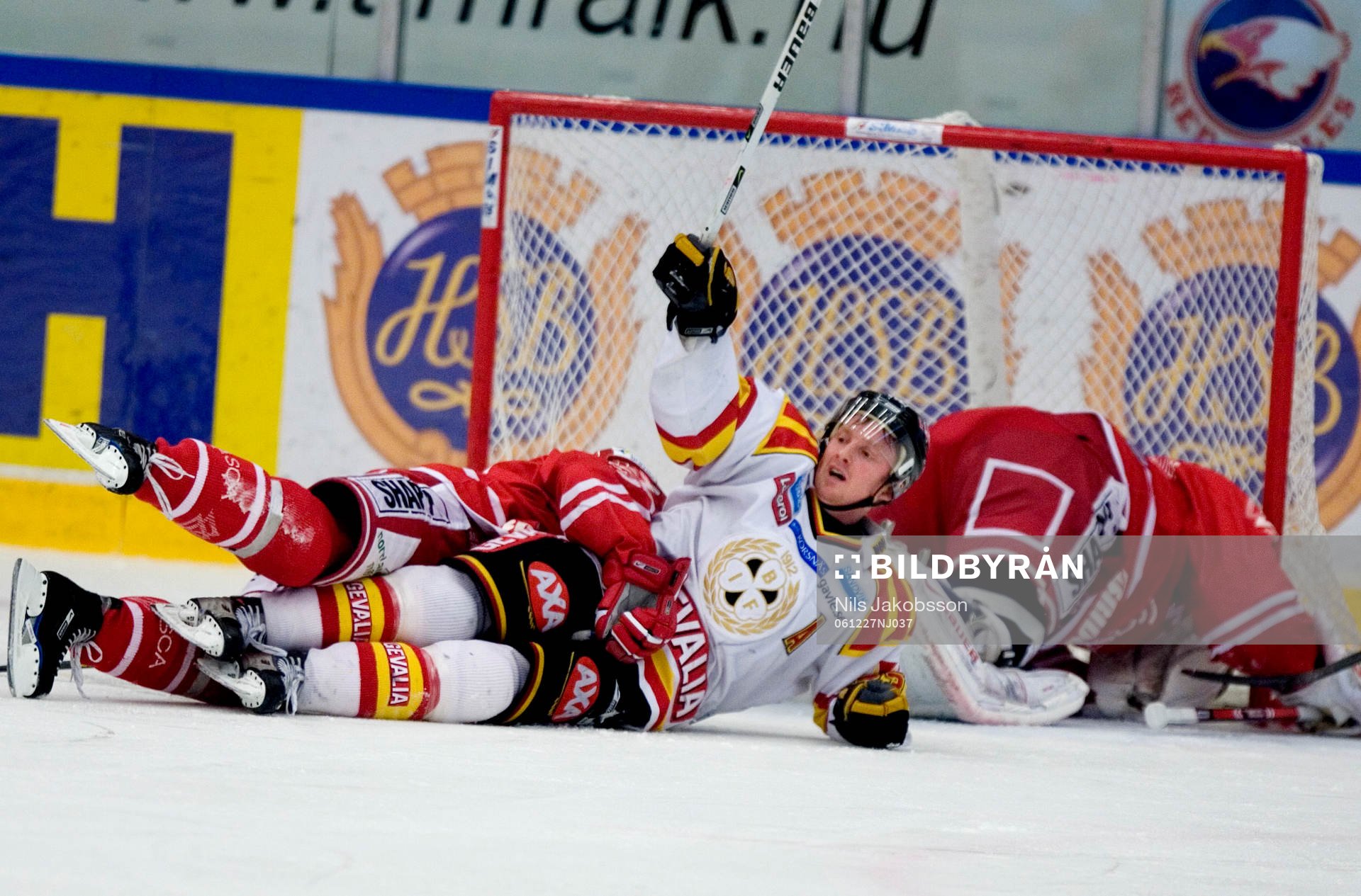 Björn Danielsson, Brynäs, gör mål på Johan Asplund,