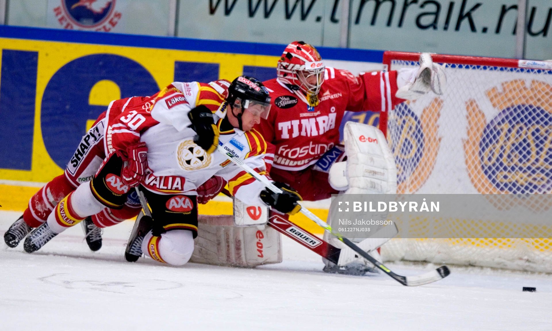 Björn Danielsson, Brynäs, gör mål på Johan Asplund,