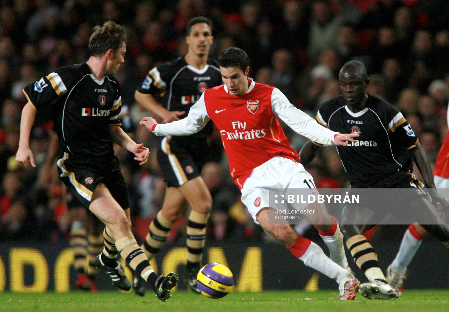  Robin Van Persie, Arsenal är omringad av Matt Holland, Tahal El Karkouri och Amady Faye, Charlton Athletic