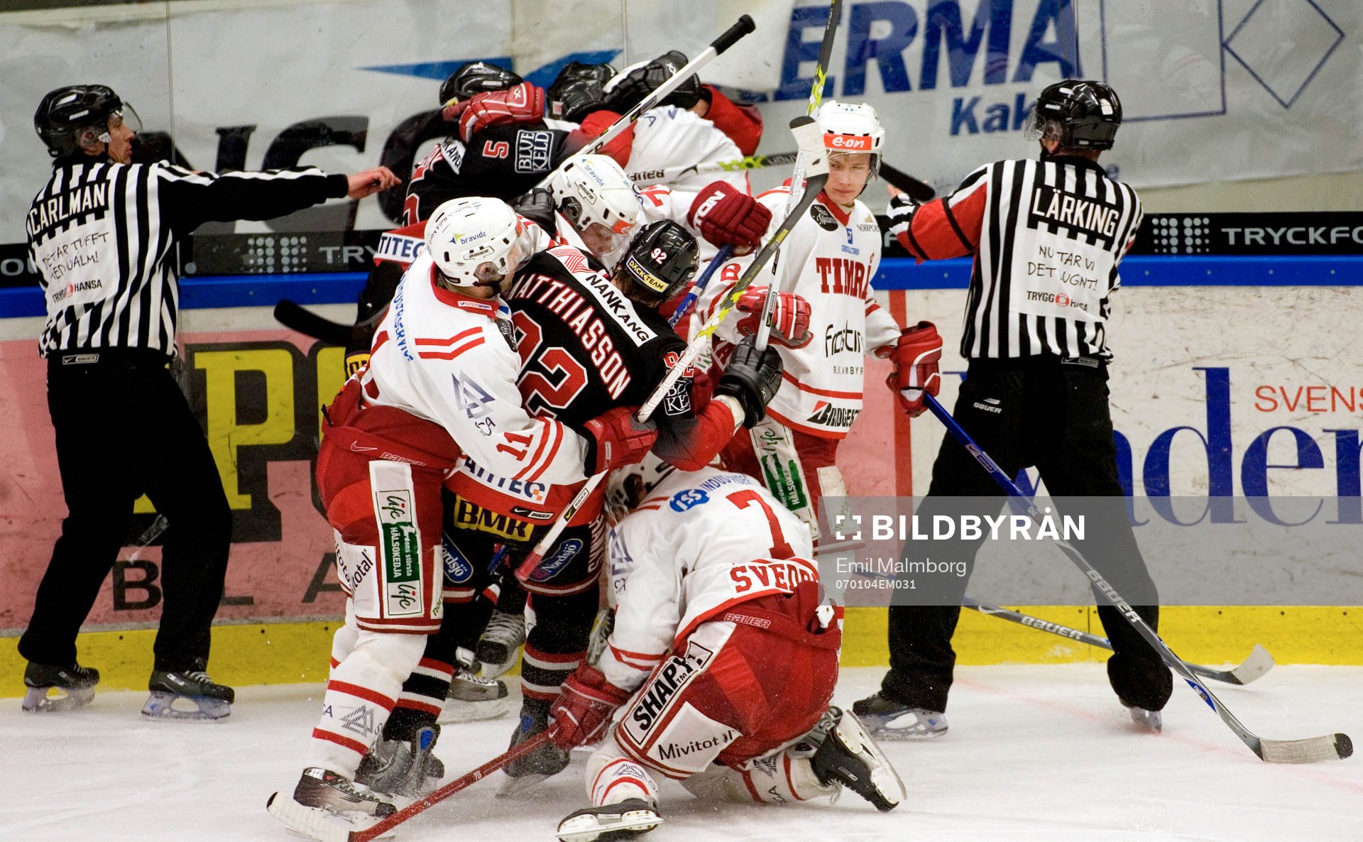Orolig match med mycket bråk