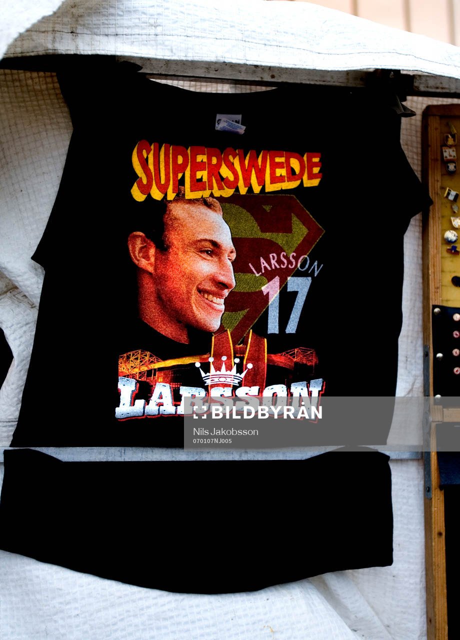 Henrik Larsson på debut dagen. Tröja, souvenir