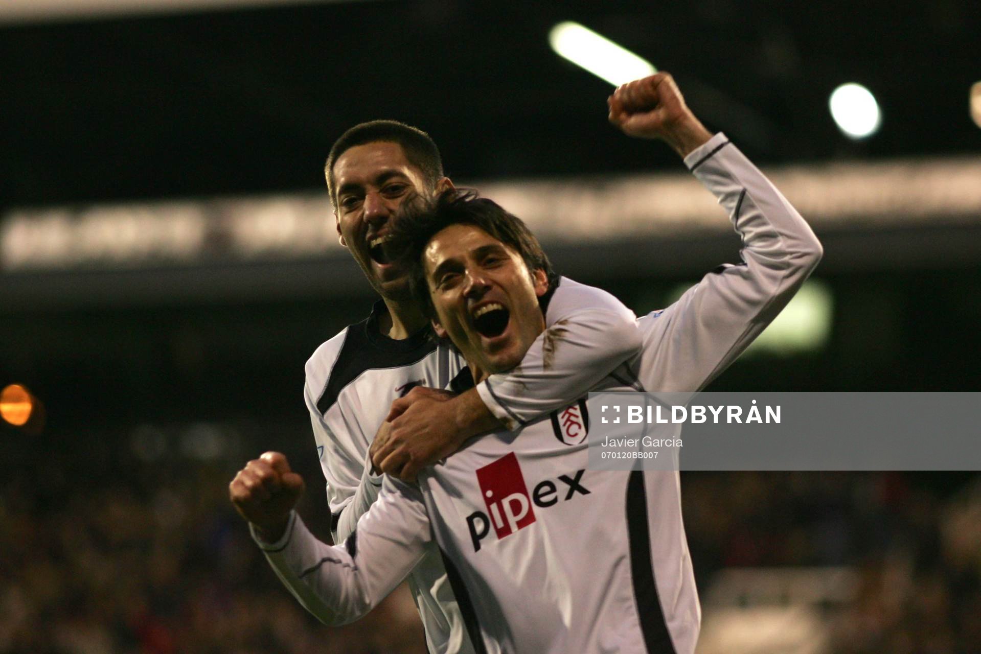  Vincenzo Montella och Clint Dempsey, Fulham (Jubel)