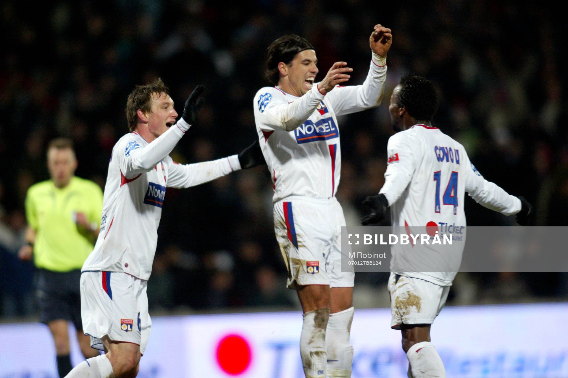 Kim Källström, Milan Baros och Sidney Govou, Lyon, jubel