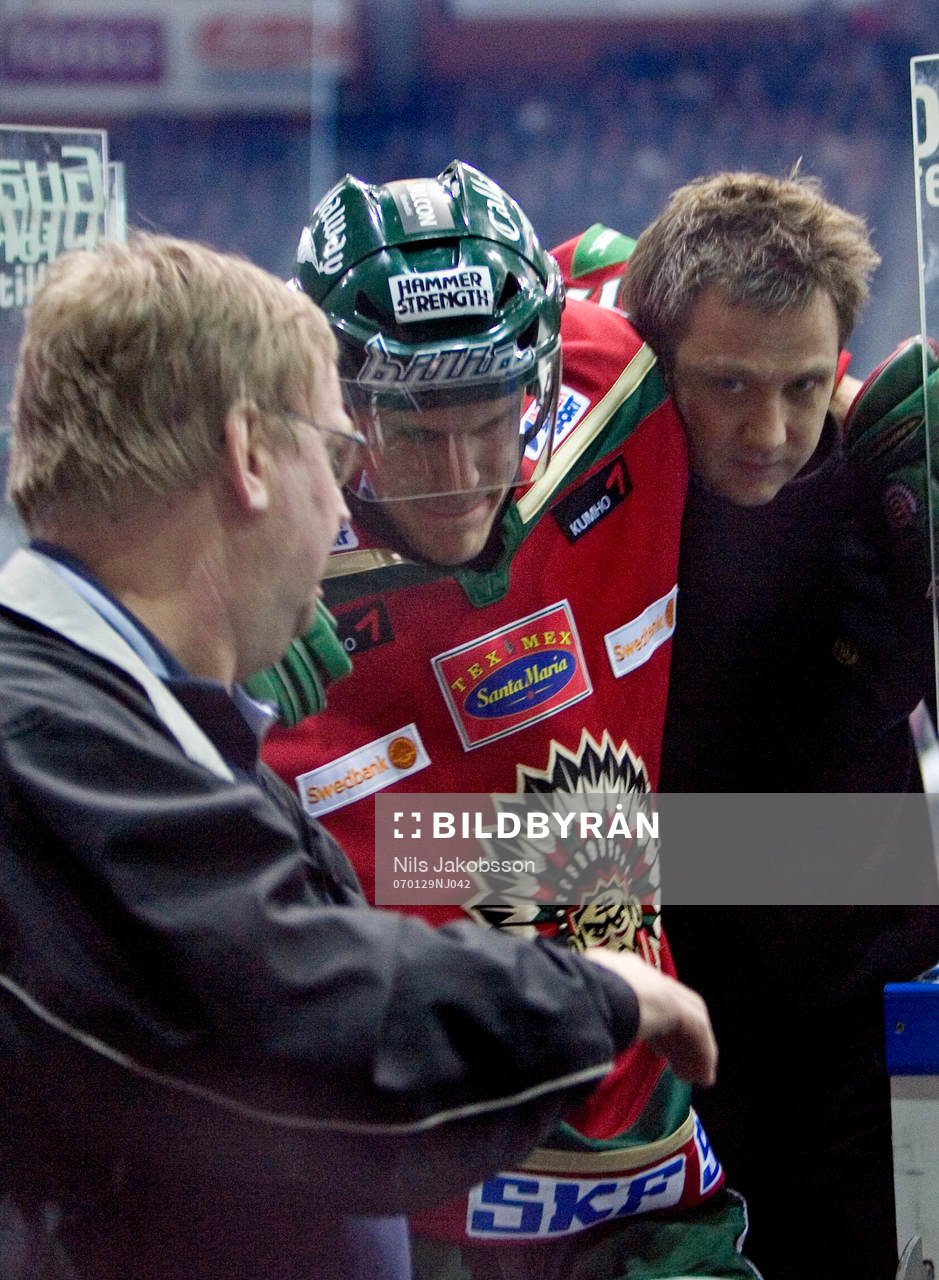 Magnus Kahnberg, Frölunda fick utgå skadad