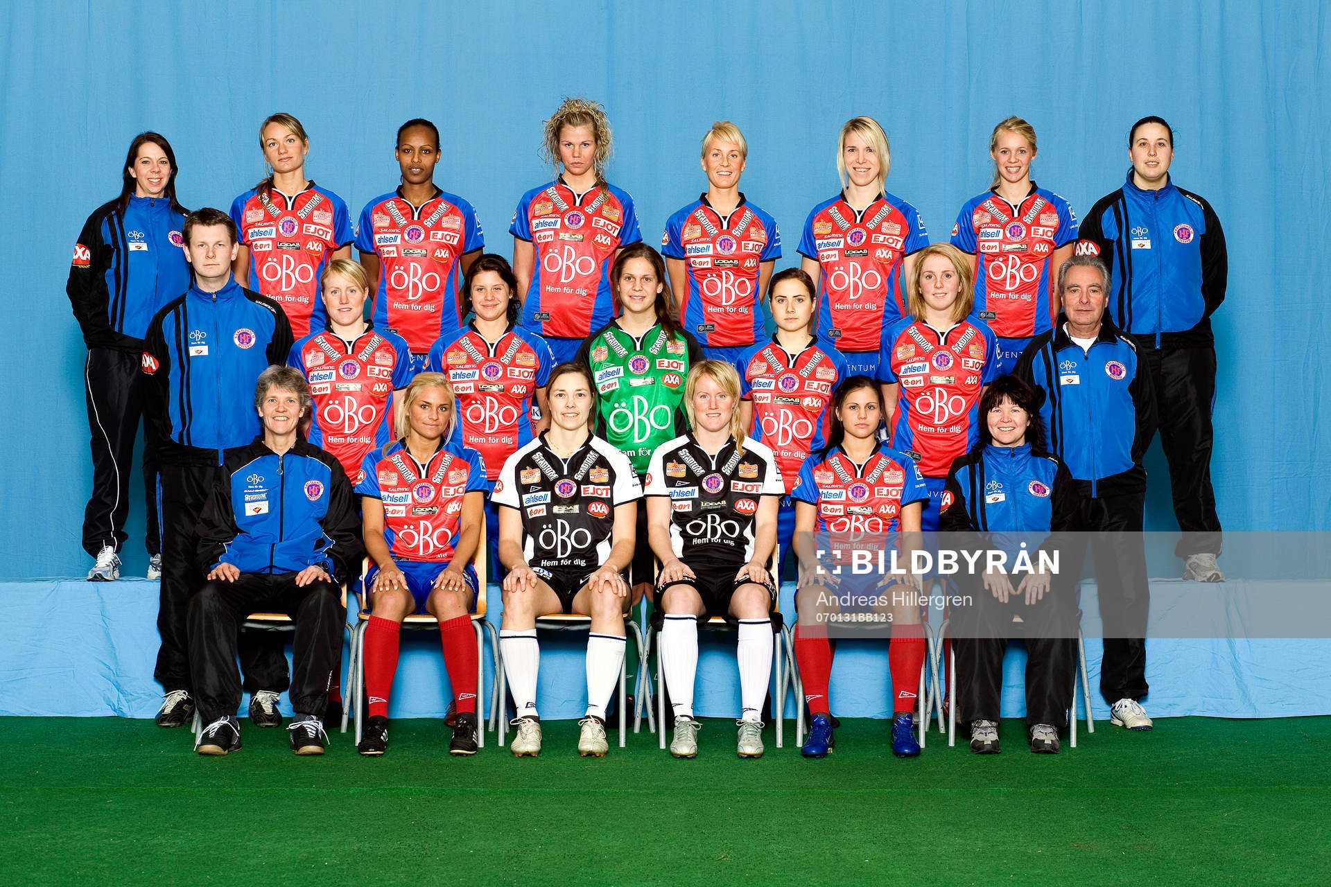 Bakre raden från vänster: Helena Andersson (Fystränare),