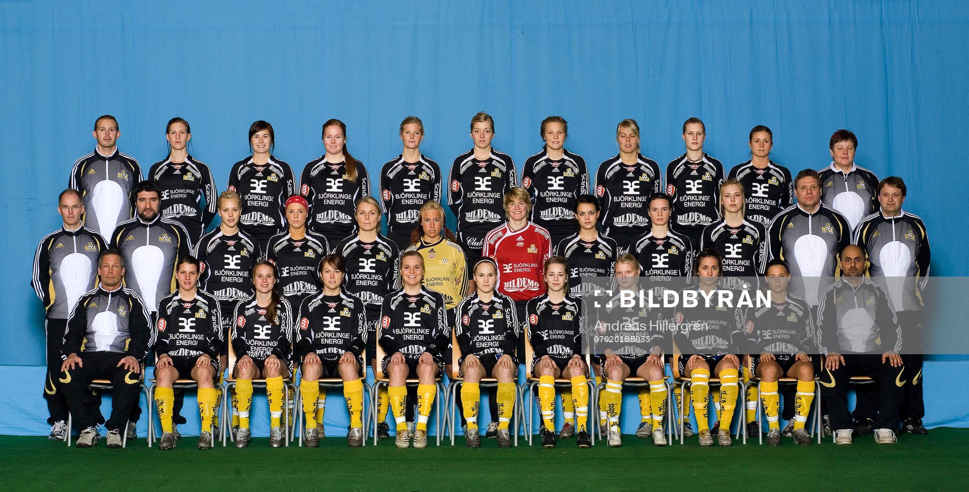  Bakre raden från vänster: Cai-Michael Bäck, Nathalie Larsson, Emma Lindqvist, Nina Engström, Lina Andersson, Linda Sembrant, Lisa Lantz, Moa Eriksson, Sanna Talonen, Linda Blom, Ing-Britt Lindberg.