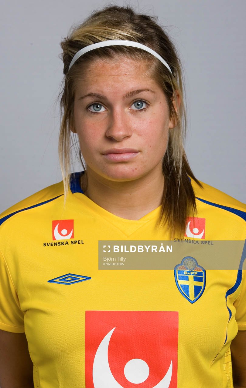 Sara Fröjdfeldt, Sverige