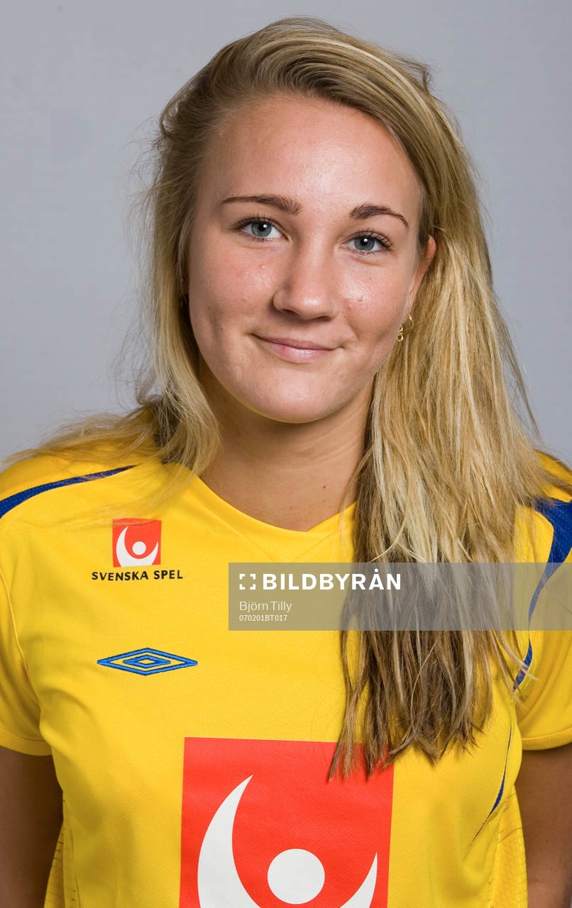Emma Lundh, Sverige