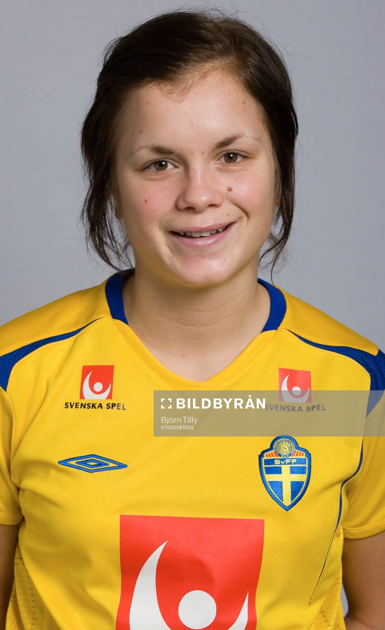  Julia Bhy, Sverige.      