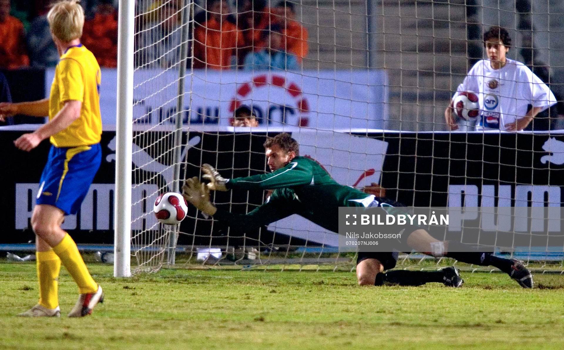 Fotboll, Landslag, Landskamp, Sverige - Egypten: Andreas Isaksson, Målvakt, räddnig, Sverige.