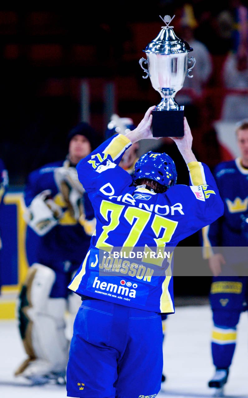 Jörgen Jönsson, Sverige med 273 på ryggen håller upp