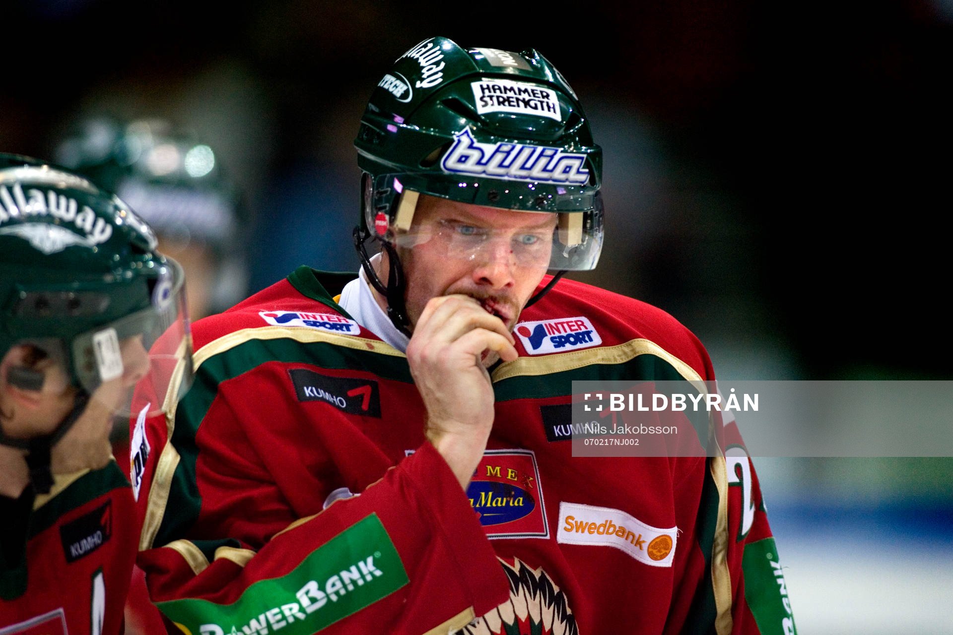 Oscar Ackeström, Frölunda, kontrollerar om tänderna