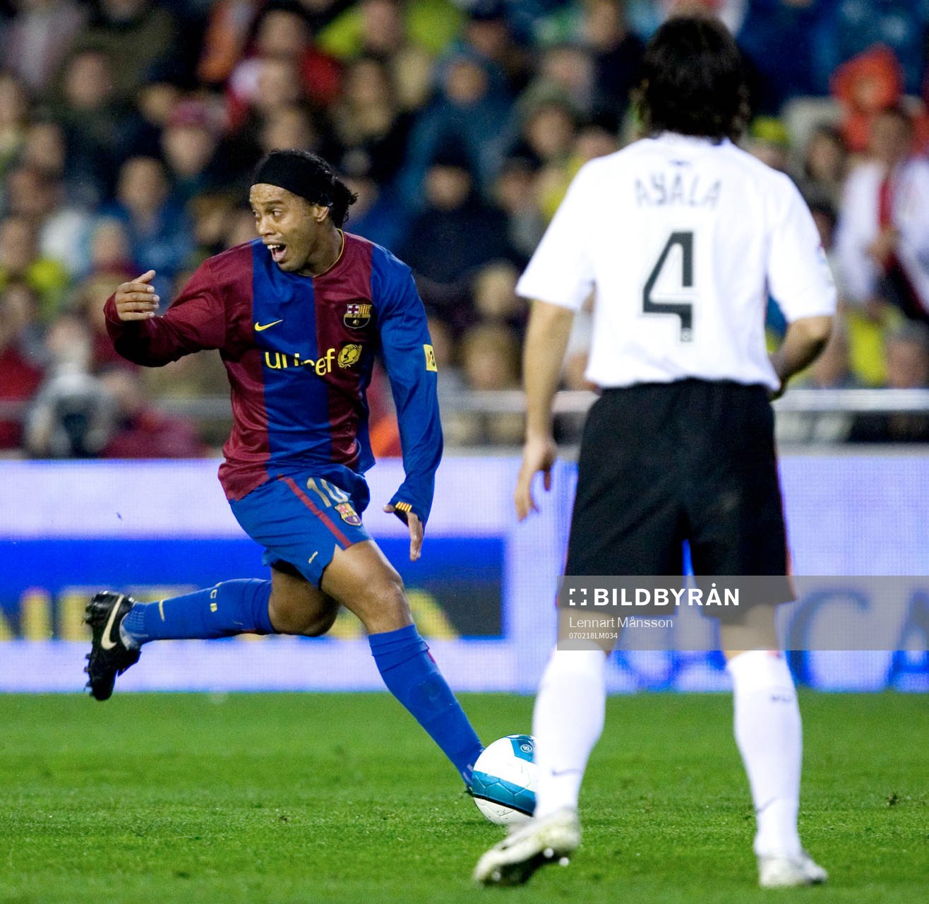 Ronaldinho, Barcelona och Roberto Ayala, Valencia