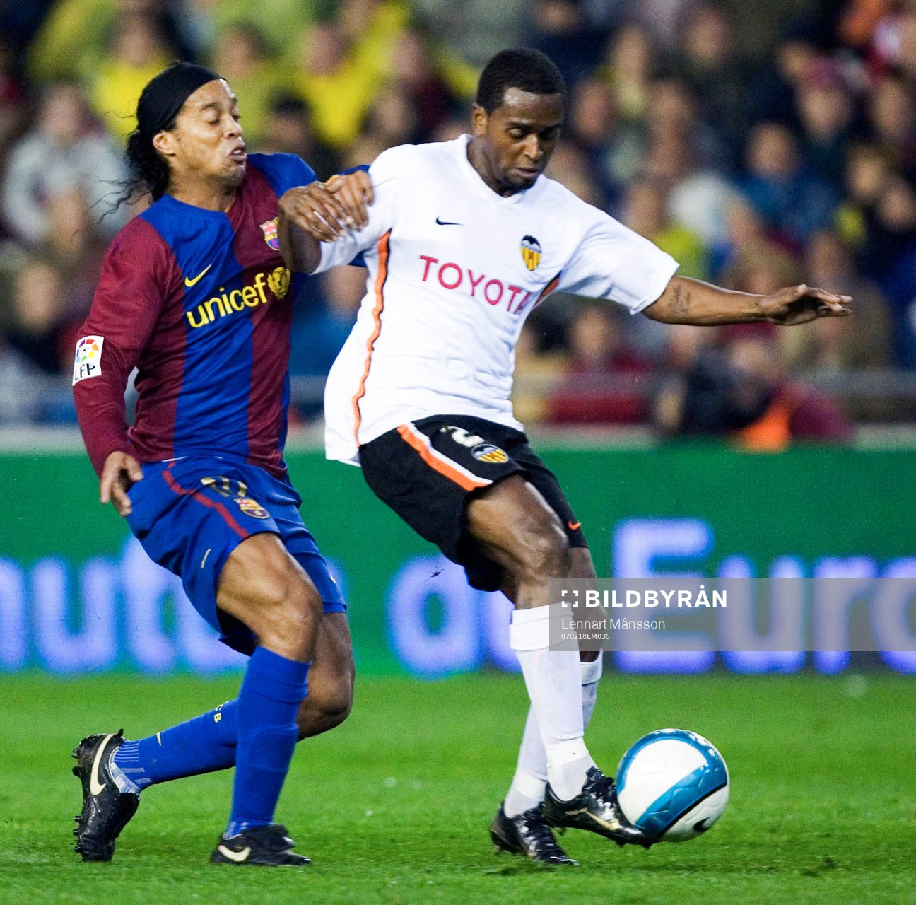 Miguel, Valencia håller undan Ronaldinho