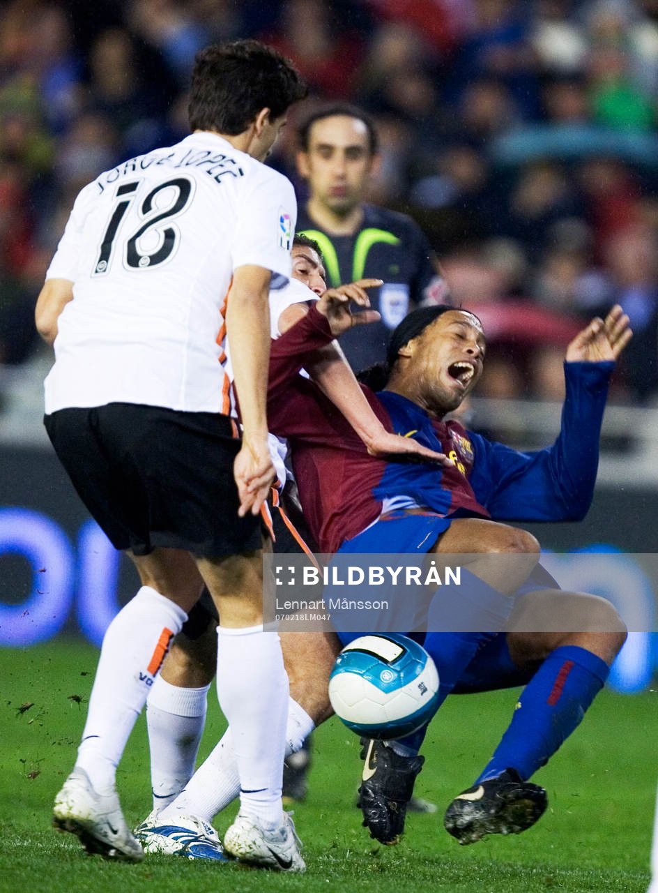   Ronaldinho, Barcelona, åker i marken