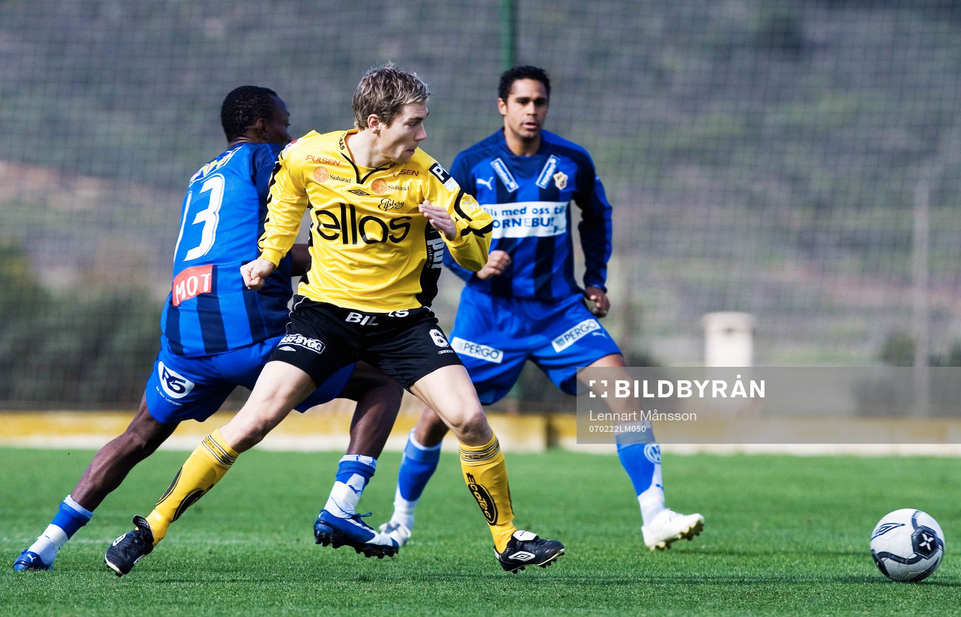  1-0 skytten Daniel Alexandersson snurrar med bl.a. nyblivne landslagsanfallaren Daniel Nannskog.