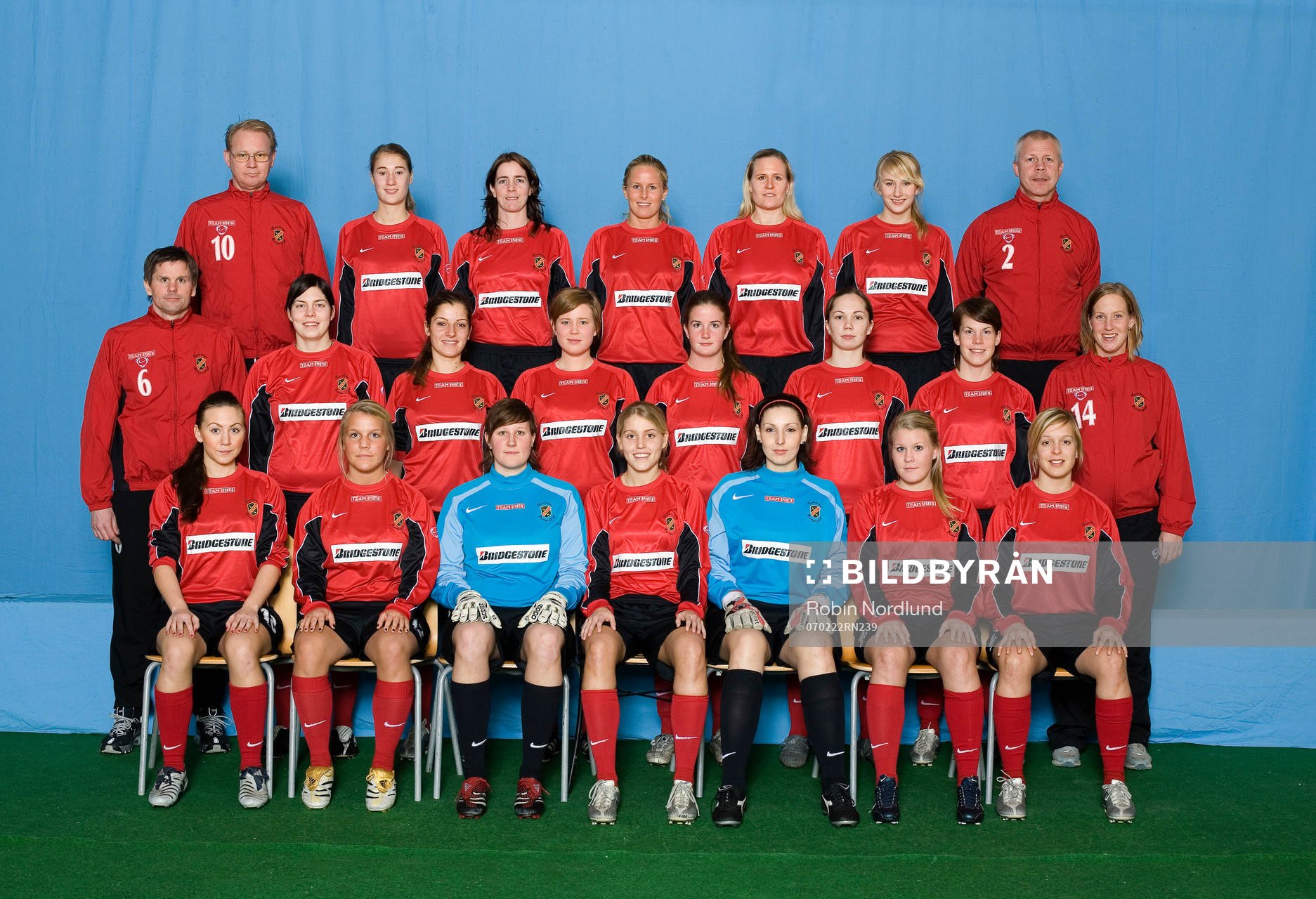  Bakre raden från vänster, Janne Söderberg, lagledare, Matilda Rosqvist, Karin Sandbrink, Emma Ringvall, Jessika Sundh, Elin Stavrén-Eriksson, Janne Willander, assisterande tränare.
