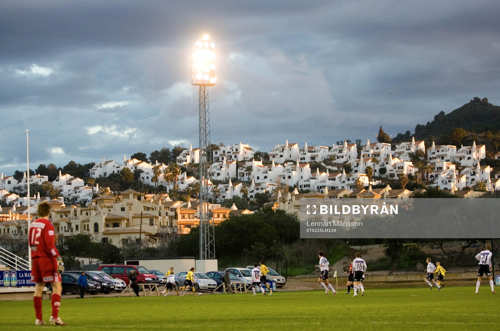 Fotbollsplan, by, kväll, elljus, genre