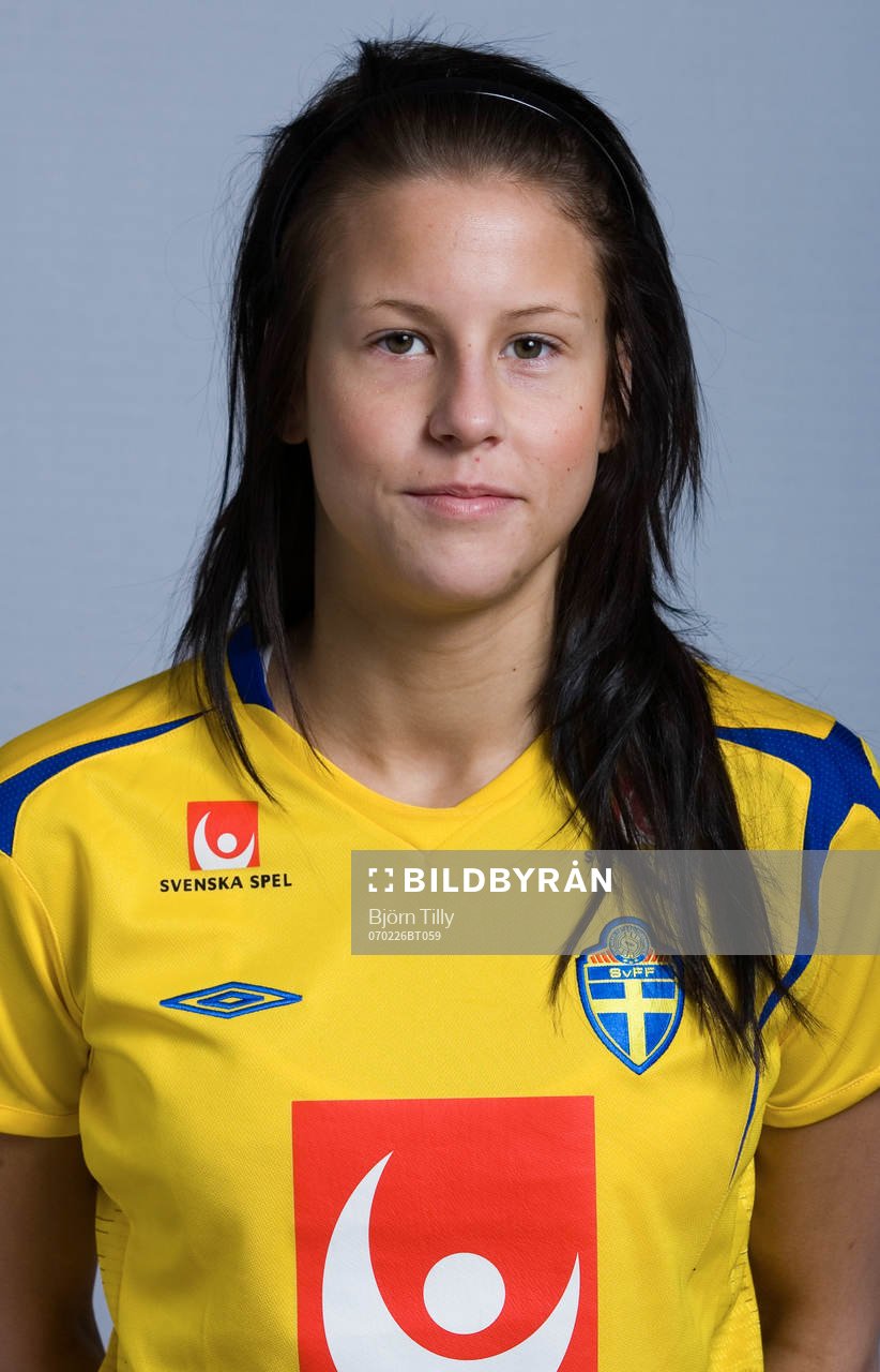 Caroline Karlsson, Sverige