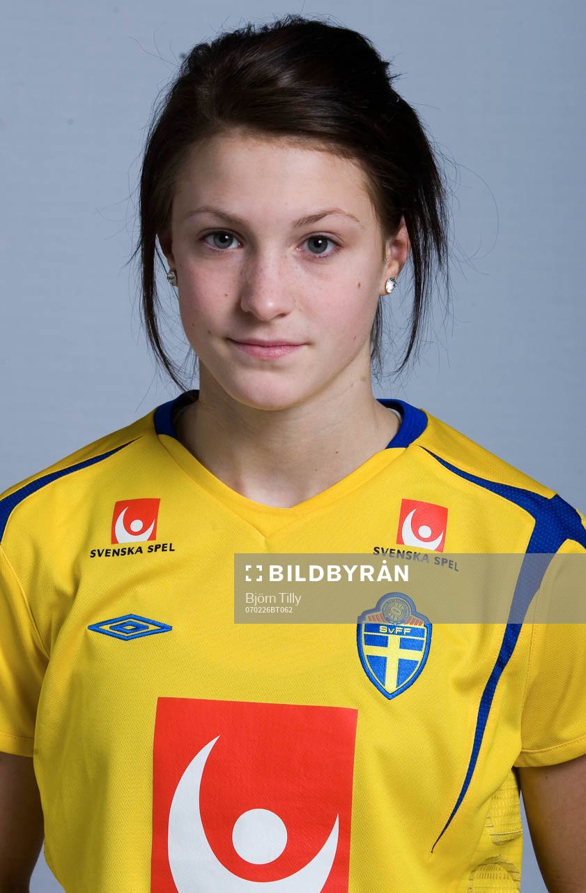 Emma Hult, Sverige