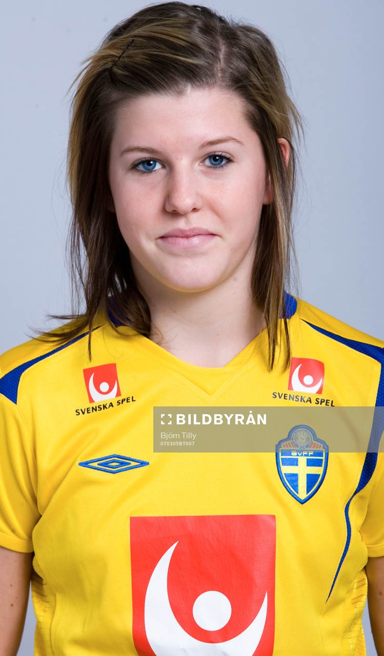 Olivia Schoug, Sverige